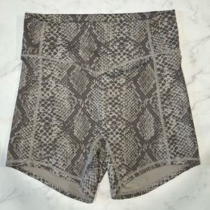 Balance Athletica Ascend Short - Boa